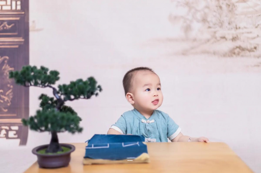 渭南宝宝吐黄水是怎么回事 渭南宝宝吐黄水是怎么回事